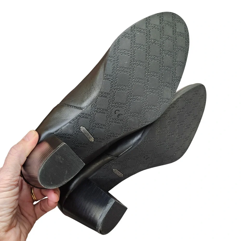 Vionic Point Orthaheel Black Leather Cap Toe Booties Shooties 9.5 Luxury Classic